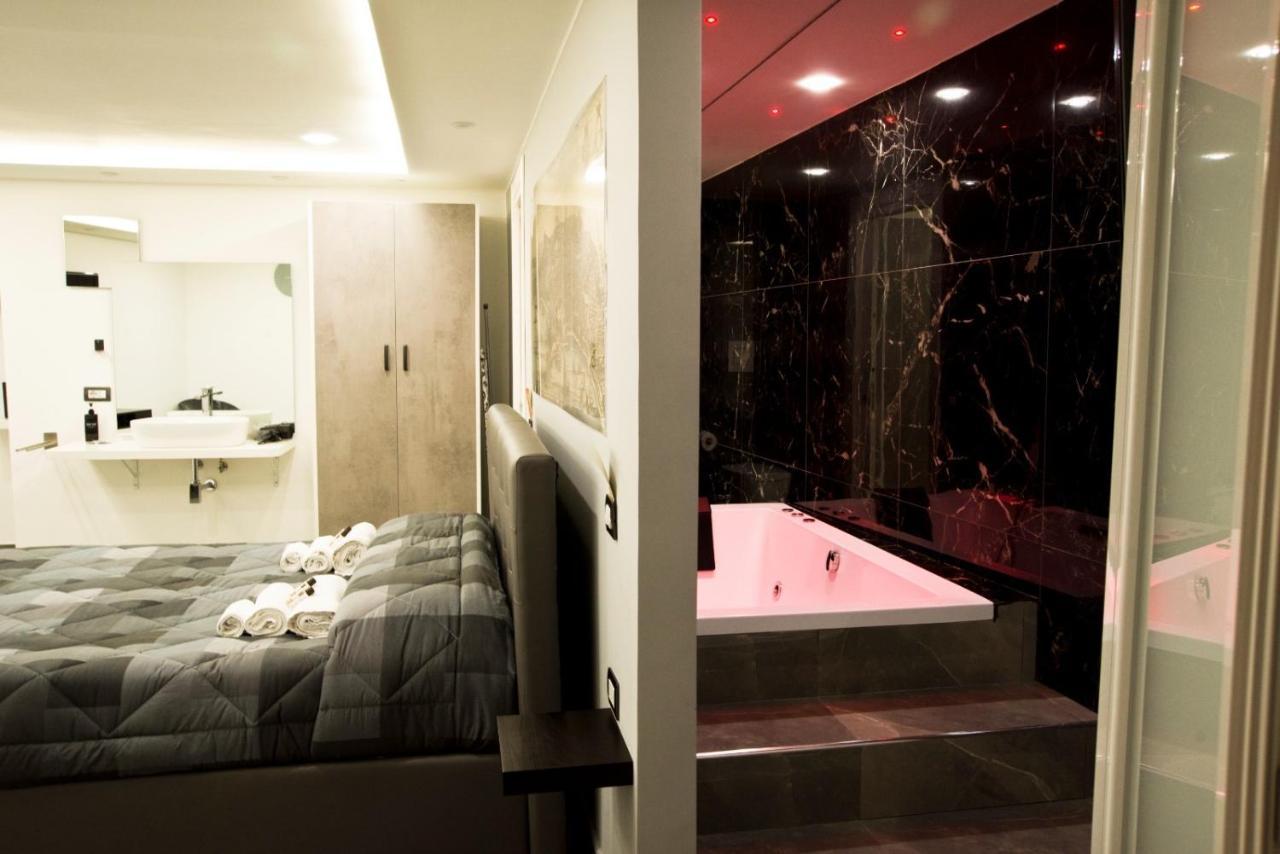 Suite Napoli Sotterranea Con Vasca Idromassaggio Extérieur photo