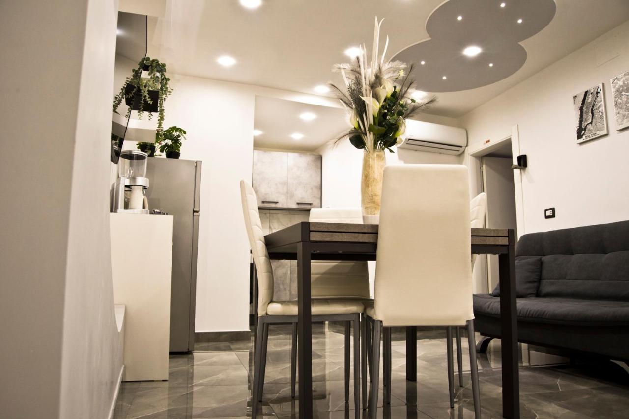 Suite Napoli Sotterranea Con Vasca Idromassaggio Extérieur photo